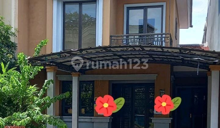 Dijual Rumah Posisi Depan Taman di Kota Wisata - Cibubur