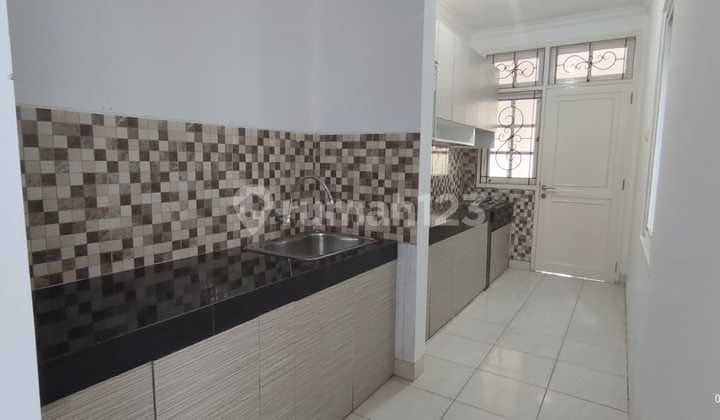 Beautiful House in Legenda Wisata