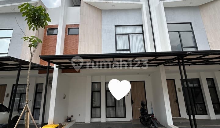 Siap Huni, Rumah, 2 Lantai, SHM, Dekat Akses KRL, Bebas Banjir,