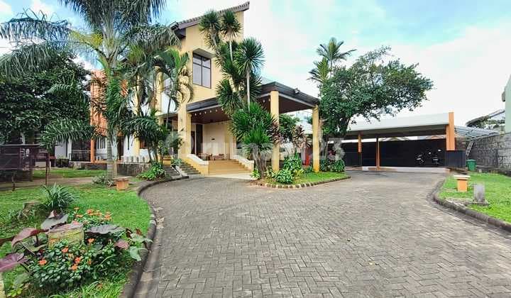 Rumah Second Dijual Mewah dan Luas Dekat Stasiun dan Tol