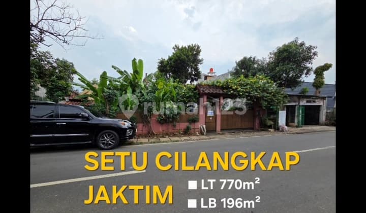 Strategic Area House. Two-Car Roadside. Can be used for Business Space.