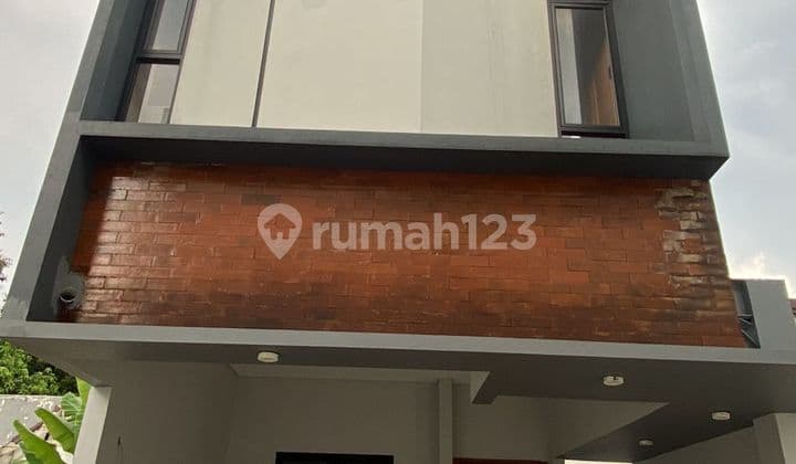 Dijual Rumah Modern 3 Lantai Rasa Apartemen di Cilandak