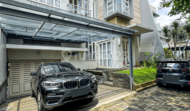 Siap Huni, Rumah Townhouse, 2 Lantai, SHM, Bebas Banjir