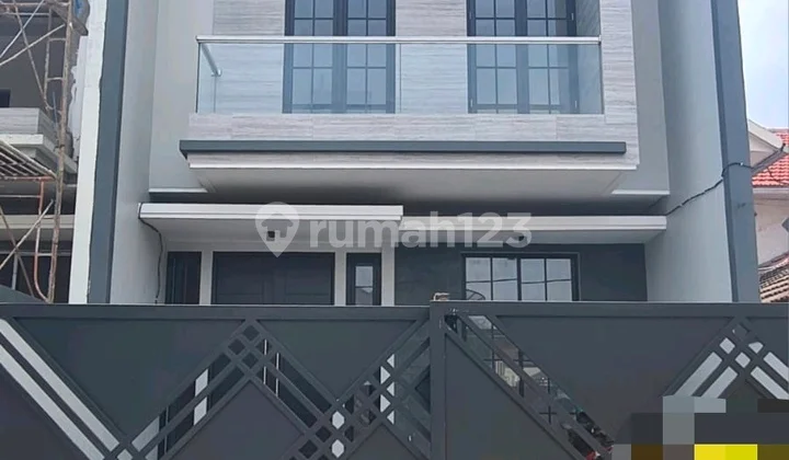 New 2-Story House in Manyar Kertoadi, East Surabaya, Strategic Location New 2-Story House in Manyar Kertoadi, East Surabaya, Strategic Location