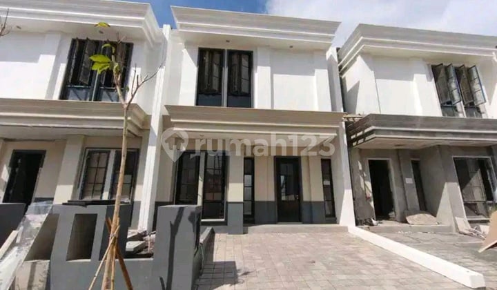 Rumah Baru 2 Lantai Dian Istana Wiyung Bebas Banjir Siap Huni