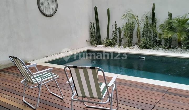 Lokasi Tenang & Jauh Dari Keramaian, Villa, Dekat Taman Kota, tersedia Kolam Renang Pribadi