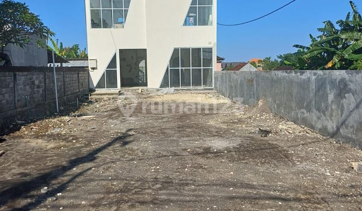 Disewa Gedung Manaka Jalan Raya Padonan Banjar Tibubeneng