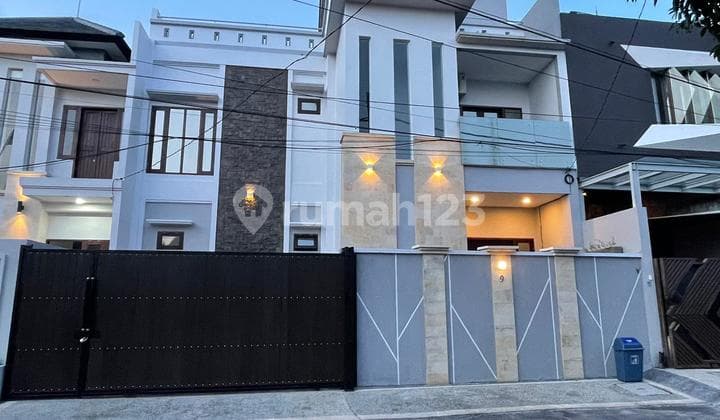 Rumah Bagus Mainroad Full Furnishedkawasan Renon (Pusat Pemerintahan)