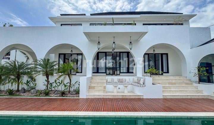 Dijual Vila Luxury Lokasi di Canggu Brawa Konsep Modern Mediteranian Sangat Cocok untuk Investasi Komersil dan Maupun Hunian Pribadi