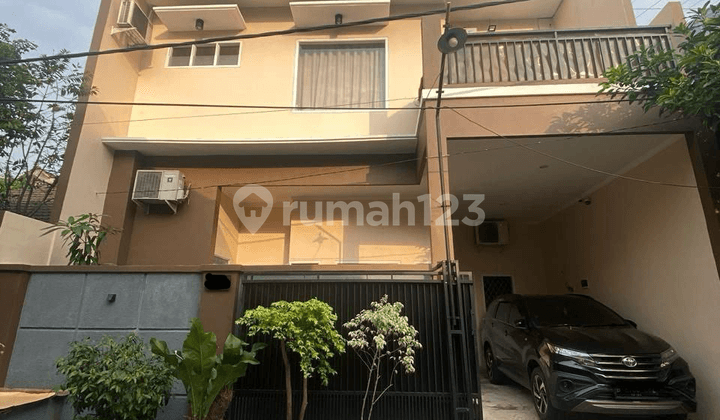 Rumah Nyaman 2 Lantai - Siap Huni di Galaxy Bekasi!