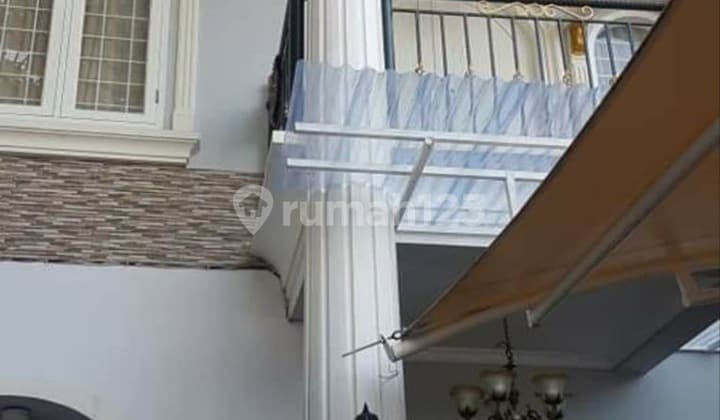 Rumah 2 Lantai - Lokasi Strategis di Jatibening Baru!