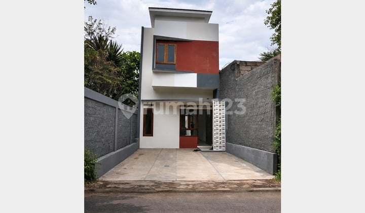 1 Lagi! Rumah 2 Lantai Pinggir Jalan bisa KPR Dekat Ujung Berung
