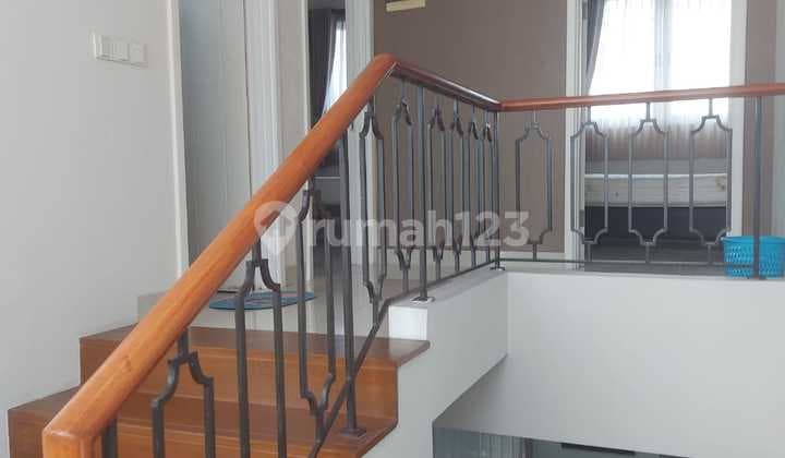 Dijual Rumah 2 Lantai Siap Huni 3+1 KT Semi Furnish Greenwich BSD