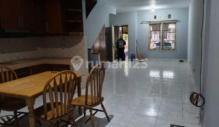 Disewakan Rumah Siap Huni 3 Kamar di Palem Semi Karawaci Dekat Tol