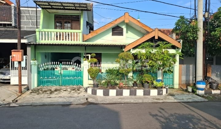 Rumah 2 Lantai Tengah Kota Surabayas