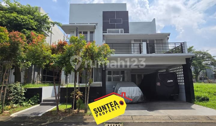 Disewakan Cepat Rumah Modern dengan Swimming Pool Siap Huni di Kebayoran Residence