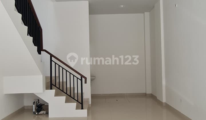 Ruko 3 Lantai Hadap Selatan PPJB On Hand Siap Pakai di BSD