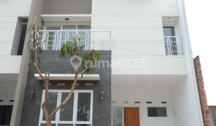 Dijual Rumah Cibubur SHM 2 Lantai 3Kt Lt91 Lb110 High Ceiling