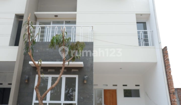 Dijual Rumah Cibubur SHM 2 Lantai 3Kt Lt91 Lb110 High Ceiling
