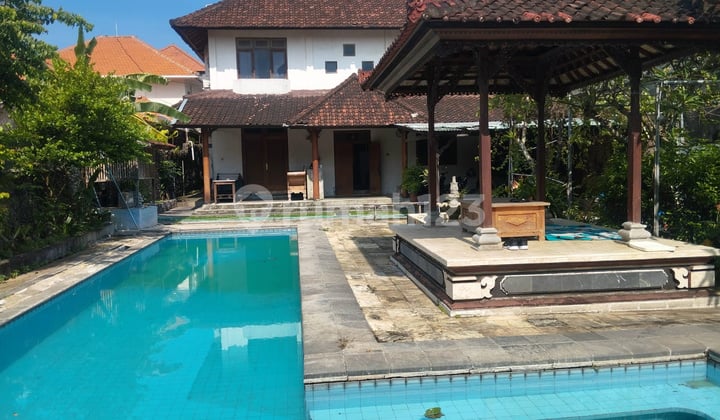 Exclusive Villa di Kerobokan Kelod - Bonus Bangunan Mewah, Lokasi Strategis!
