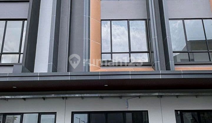 Ruko 3 Lantai Citraland One Arcade Siap Pakai