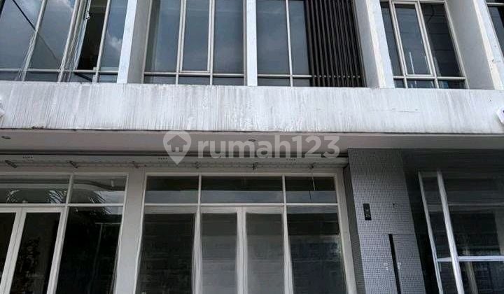 3-Storey Shop House in Citraland Northwest Ready for Use 3-Storey Shop House in Citraland Northwest Ready for Use