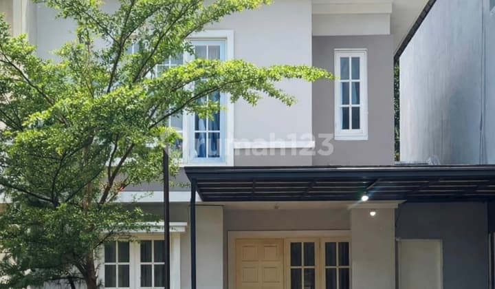 Rumah Disewakan Siap Huni Depan Taman di Kota Wisata