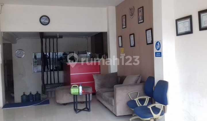 Dekat Akses Tol, Perkantoran, 2 Lantai, SHM, Dekat Pusat Perbelanjaan, bisa KPR