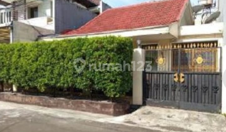 Rumah Strategia di Kedoya Luas 200M Nyaman