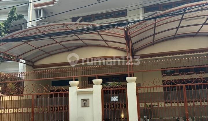 Di Jual Rumah 2 LT, Kondisi Bagus Siap Huni, Lokasi Strtegis, Dekat Byk Fasiitas Kesehatan, Pendidikan