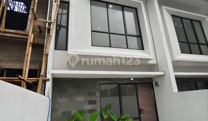 Rumah Baru dengan Tanah Luas, Sertifikat Aman, Akses Lebar di Jatiasih