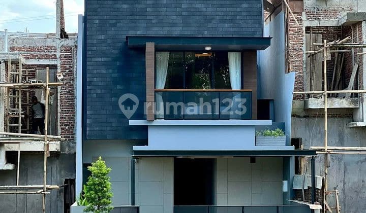 Rumah Mewah Riverside 3 Lantai Rooftop Cibubur Brand New House