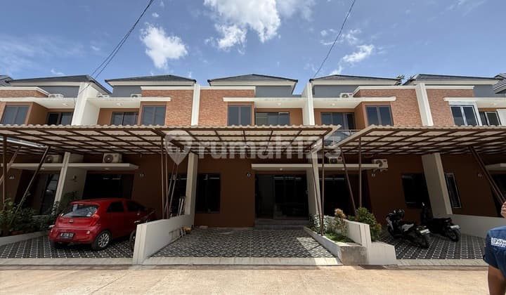 Rumah 2 Lantai Cibubur Dekat dengan Tol Lokasi Strategis