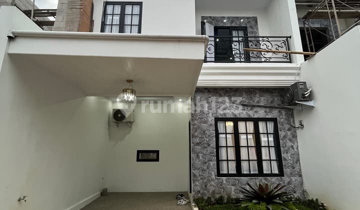 Rumah 2.5 Lantai di Cibubur Deket Banget Pintu Tol dan LRT Harjamukti