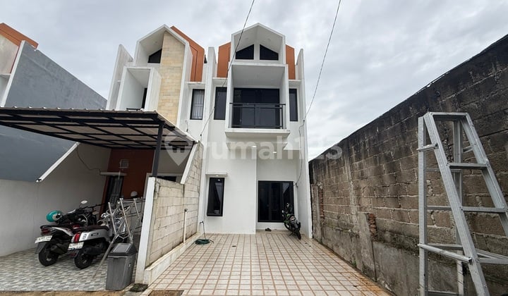 Rumah 2 Lantai Jakarta Timur Cilangkap Dekat LRT Ciracas