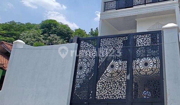 Rumah Siap Huni 4 Lantai Private Lift & Private Pool Dekat Tol