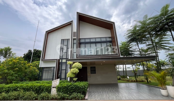 Rumah Mewah Berdesign Modern Tropical 3 Lantai di Kawasan Pegununga Sentul