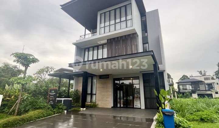 Rumah 3 Lantai Kawasan Golf Tol Dalam Kawasan