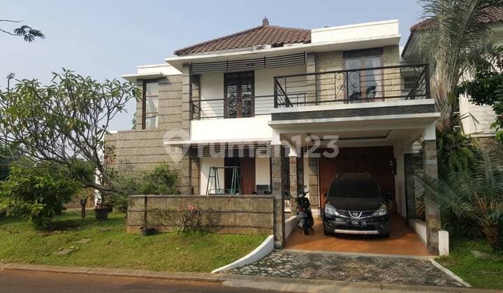 Rumah Siap Huni Depan Taman.