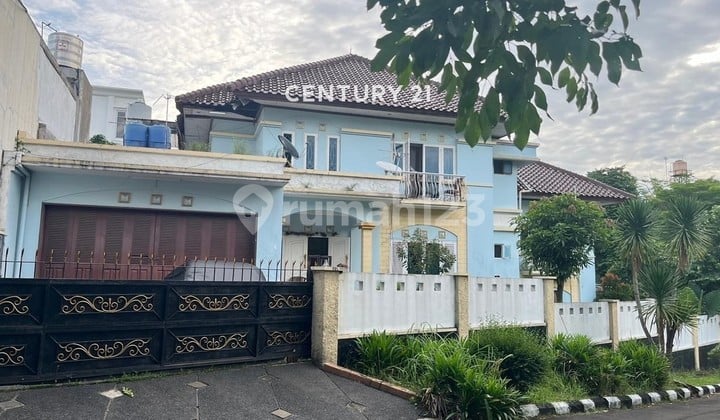 For Sale: House with Hook Position in a Serene and Comfortable Environment in Cinere