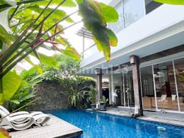 Dijual Villa Modern di Mertanadi Kerobokan Bali