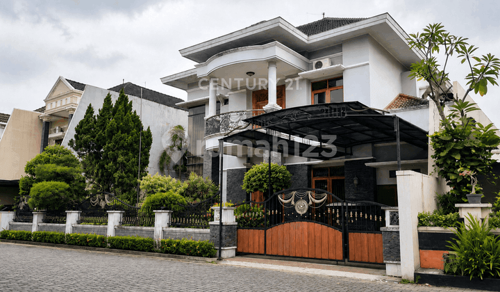 Exclusive Ready-to-Occupy House Near UGM and JCM Campus