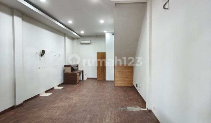 Ruko Strategis di Pasar Paramount Gading Serpong Hadap Jalan Raya