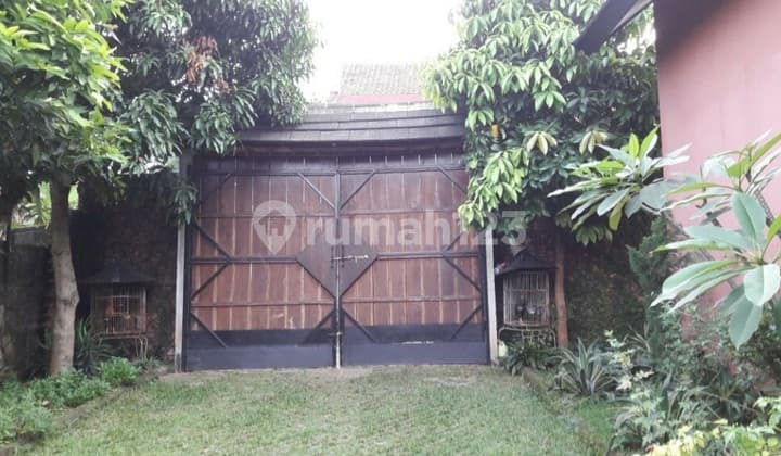 2-Story House Ready to Live In, 2 Minutes from Fun Park Villa Bogor Indah