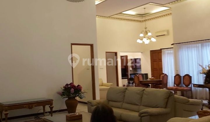 Rumah Mewah Jalan Utama Kota Solo Siap Huni