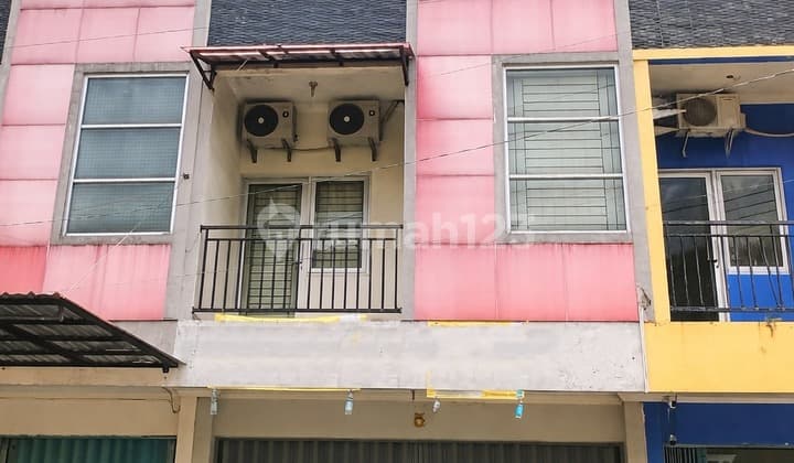 Opportunity to Own a Ready-to-Occupy Shophouse in Banguntapan, Bantul - A Growing Business Area