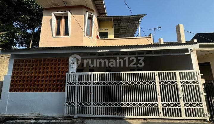 Rumah, 2 Lantai, Dekat Akses Tol