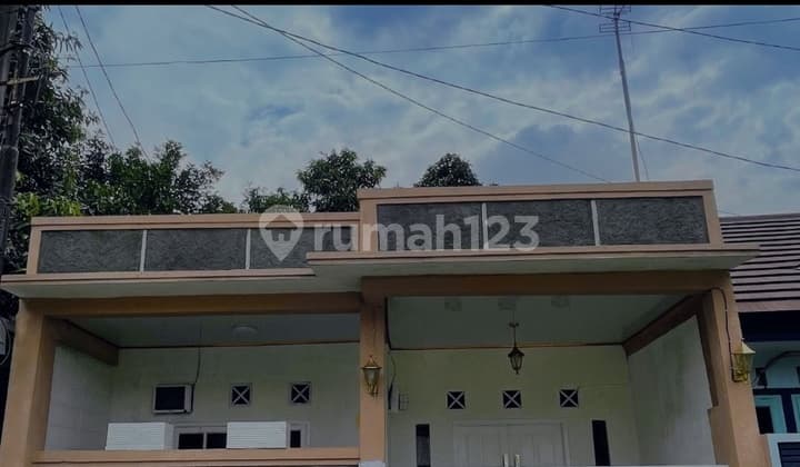Rumah Siap Huni Pekayon Jaya. Lokasi Strategis di Jual Cepat.