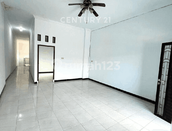 Ruko 2 Lantai Letak Strategis Siap Pakai