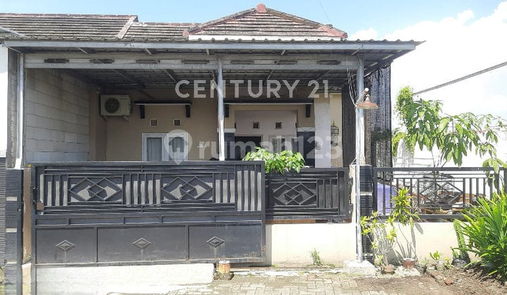 Ready-to-Occupy House in a Comfortable Environment in Tegal